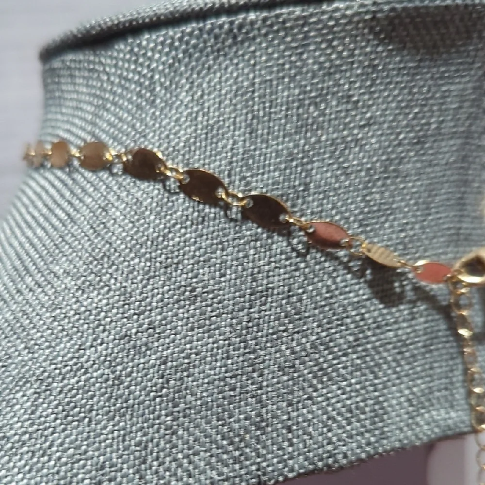 Elegant Gold-Tone Choker Necklace | Classic & Sophisticated - Picture 6 of 9